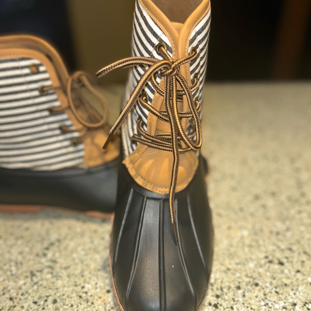 ❤️Women’s Striped Black and Tan Rain/Snow Duck Boots-size 9 - Picture 8 of 9